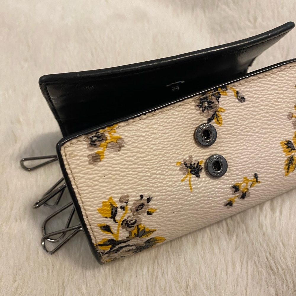 ‘Not Your Puppet’ Hand-Painted Coach Keyholder - Picture 10 of 13